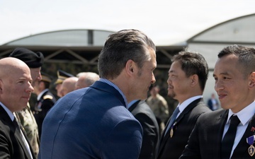 SECWAR Travels to Ft Campbell