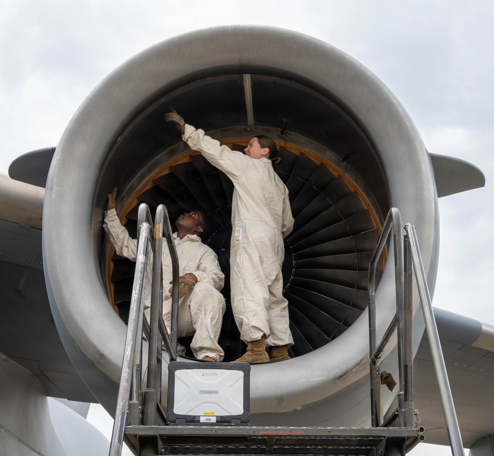 105th Airlift Wing C-17 Globemaster III maintenance