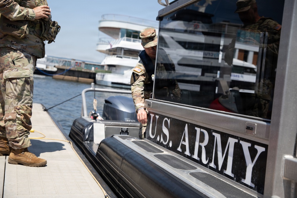 Command Sgt. Maj. Scott Mckennon visits Army Reserves Boat Safety Course