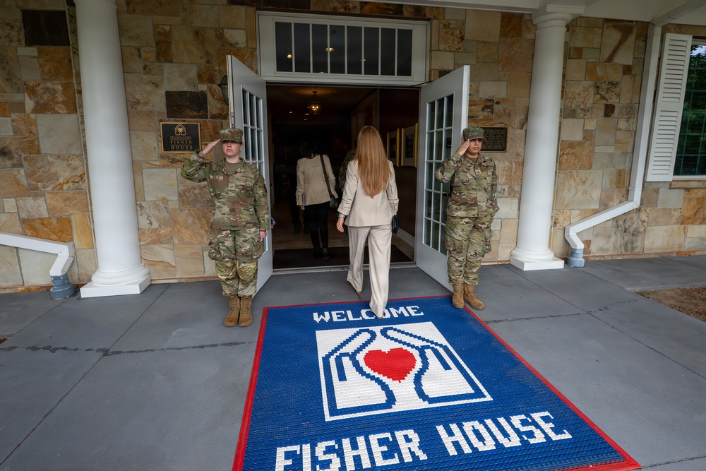 Canadian Armed Forces Visit AFMAO at Dover AFB