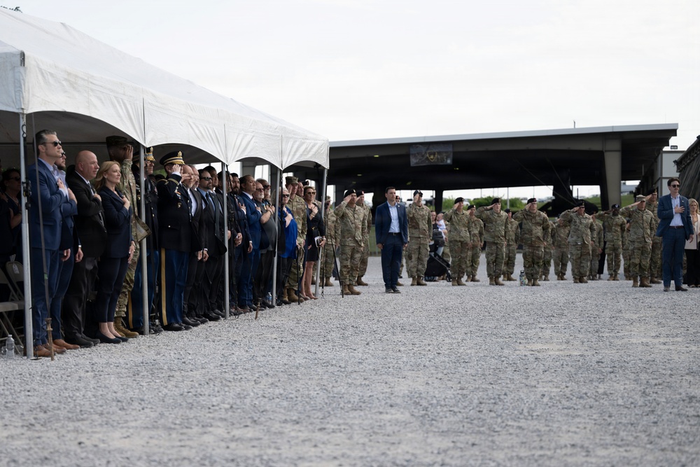 SECWAR Travels to Ft Campbell
