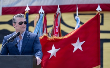 SECWAR Travels to Ft Campbell