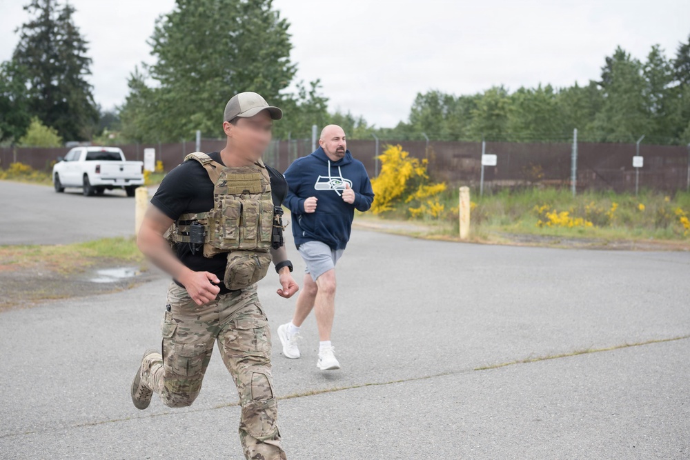 1st Special Forces Group (Airborne) conducts leadership development forum with the Seattle Seahawks coaching staff