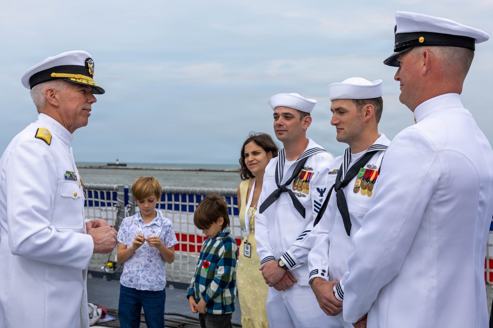 Adm. Thomas Reenlists Sailors Aboard USS Cleveland (LCS 31)
