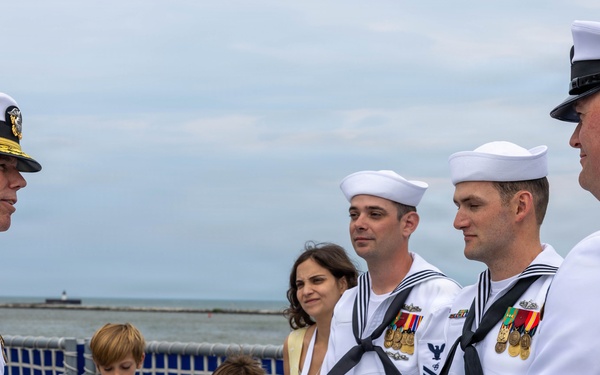 Adm. Thomas Reenlists Sailors Aboard USS Cleveland (LCS 31)