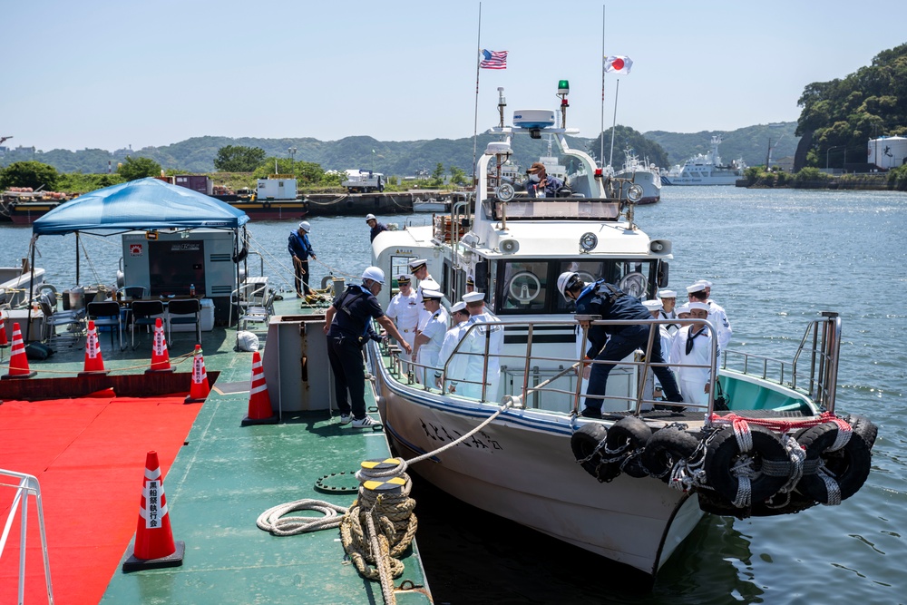 USS Howard (DDG 83) hosts local dignitaries at Shimoda, Japan during 87th annual Black Ship Festival