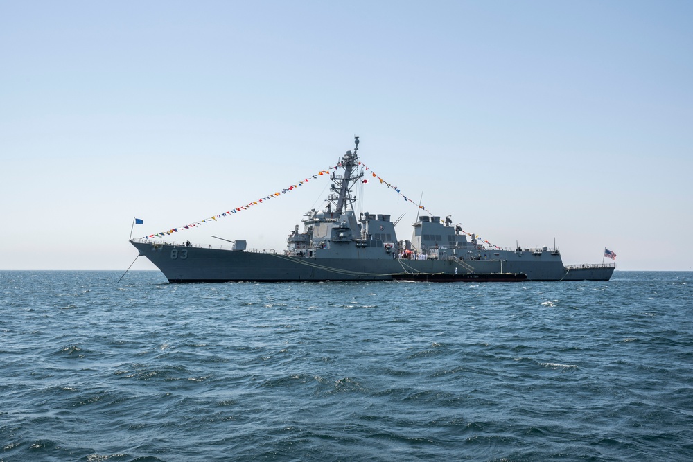 USS Howard (DDG 83) hosts local dignitaries at Shimoda, Japan during 87th annual Black Ship Festival