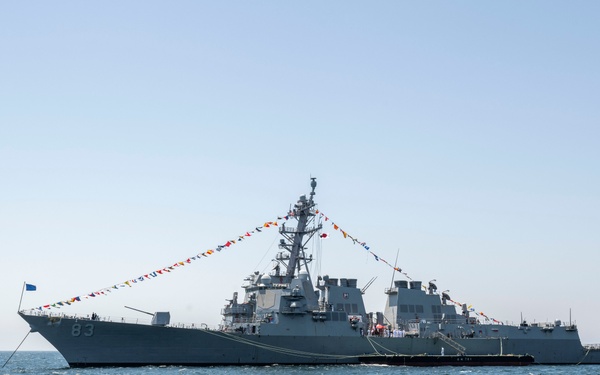 USS Howard (DDG 83) hosts local dignitaries at Shimoda, Japan during 87th annual Black Ship Festival