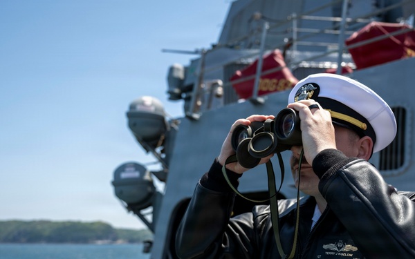 USS Howard (DDG 83) hosts local dignitaries at Shimoda, Japan during 87th annual Black Ship Festival
