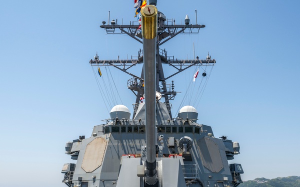 USS Howard (DDG 83) hosts local dignitaries at Shimoda, Japan during 87th annual Black Ship Festival