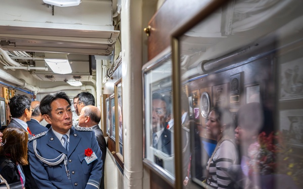 USS Howard (DDG 83) hosts local dignitaries at Shimoda, Japan during 87th annual Black Ship Festival