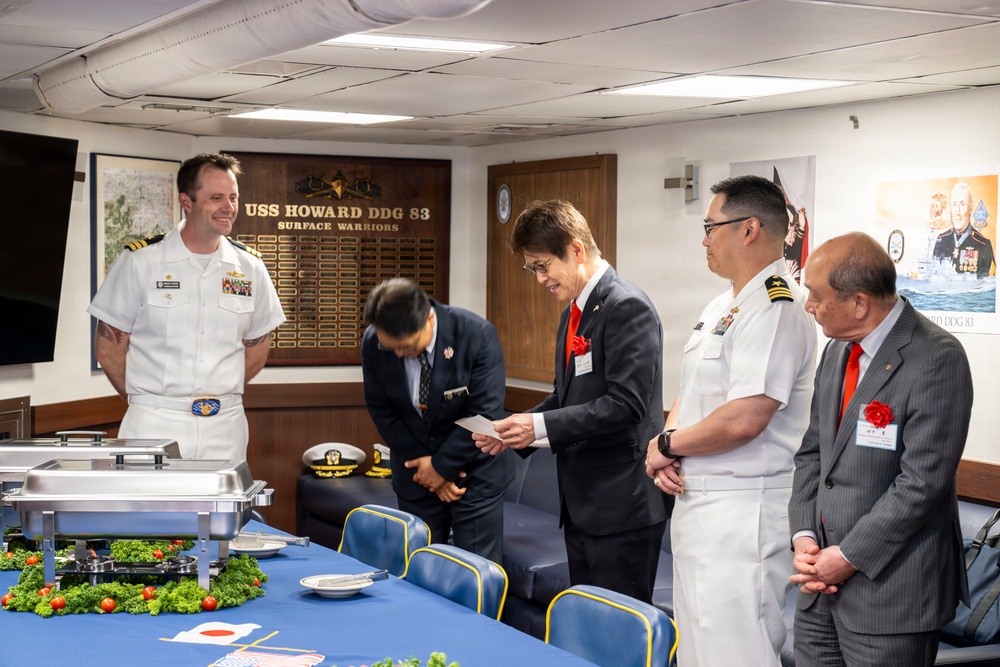 USS Howard (DDG 83) hosts local dignitaries at Shimoda, Japan during 87th annual Black Ship Festival