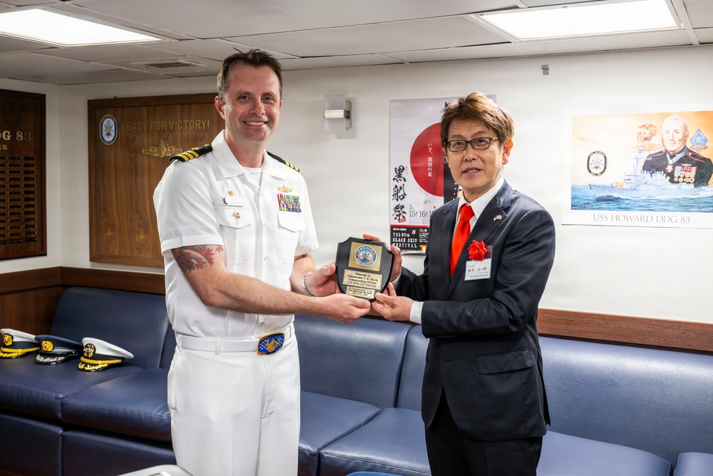 USS Howard (DDG 83) hosts local dignitaries at Shimoda, Japan during 87th annual Black Ship Festival
