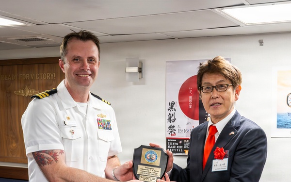 USS Howard (DDG 83) hosts local dignitaries at Shimoda, Japan during 87th annual Black Ship Festival