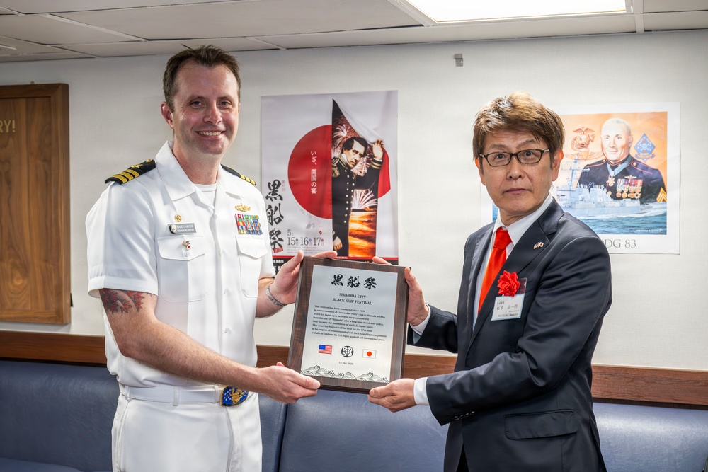 USS Howard (DDG 83) hosts local dignitaries at Shimoda, Japan during 87th annual Black Ship Festival