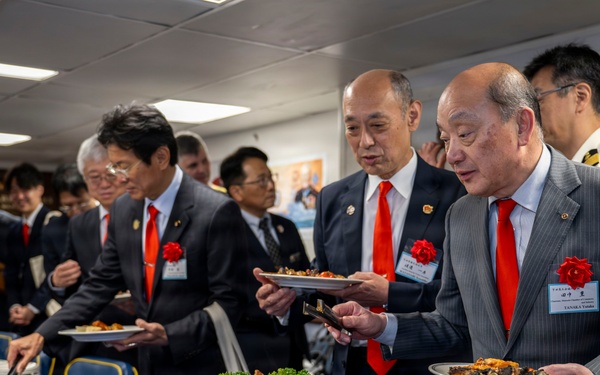 USS Howard (DDG 83) hosts local dignitaries at Shimoda, Japan during 87th annual Black Ship Festival