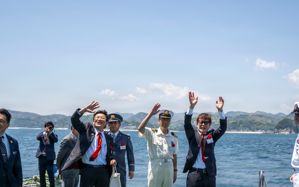 USS Howard (DDG 83) hosts local dignitaries at Shimoda, Japan during 87th annual Black Ship Festival