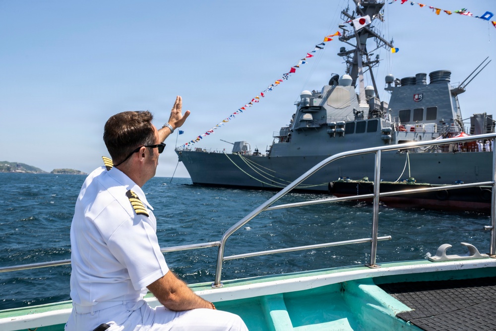 USS Howard (DDG 83) hosts local dignitaries at Shimoda, Japan during 87th annual Black Ship Festival