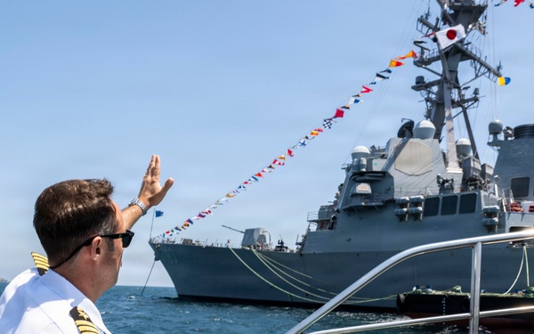 USS Howard (DDG 83) hosts local dignitaries at Shimoda, Japan during 87th annual Black Ship Festival