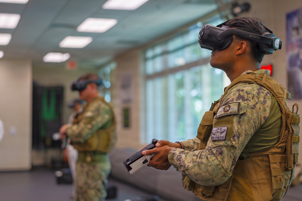Charlotte Navy Week Sailors participate in CMPD training events