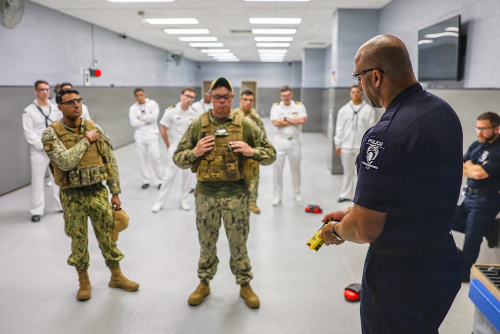 Charlotte Navy Week Sailors participate in CMPD training events