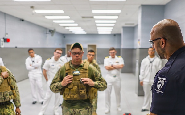 Charlotte Navy Week Sailors participate in CMPD training events