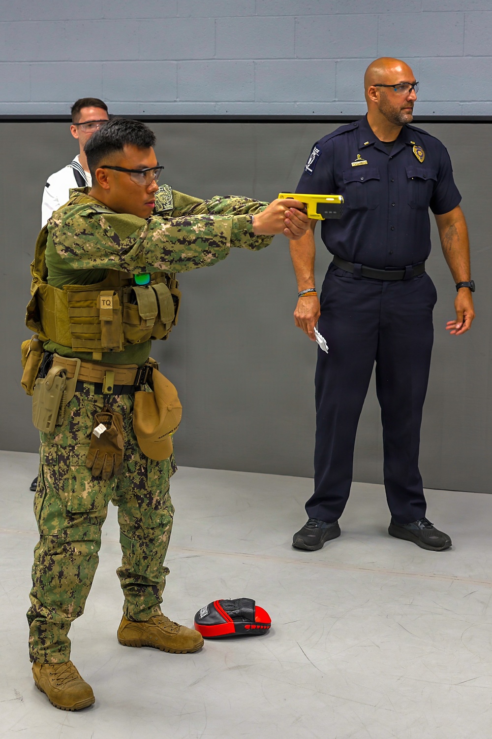 Charlotte Navy Week Sailors participate in CMPD training events