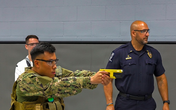 Charlotte Navy Week Sailors participate in CMPD training events