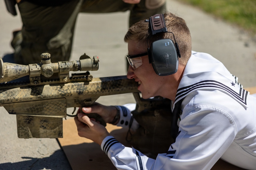 Charlotte Navy Week Sailors participate in CMPD training events