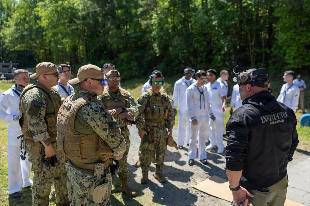 Charlotte Navy Week Sailors participate in CMPD training events