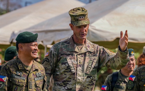 U.S. and Philippine Army leaders highlight the enduring Indo-Pacific partnership during Tropic Lightning honors ceremony