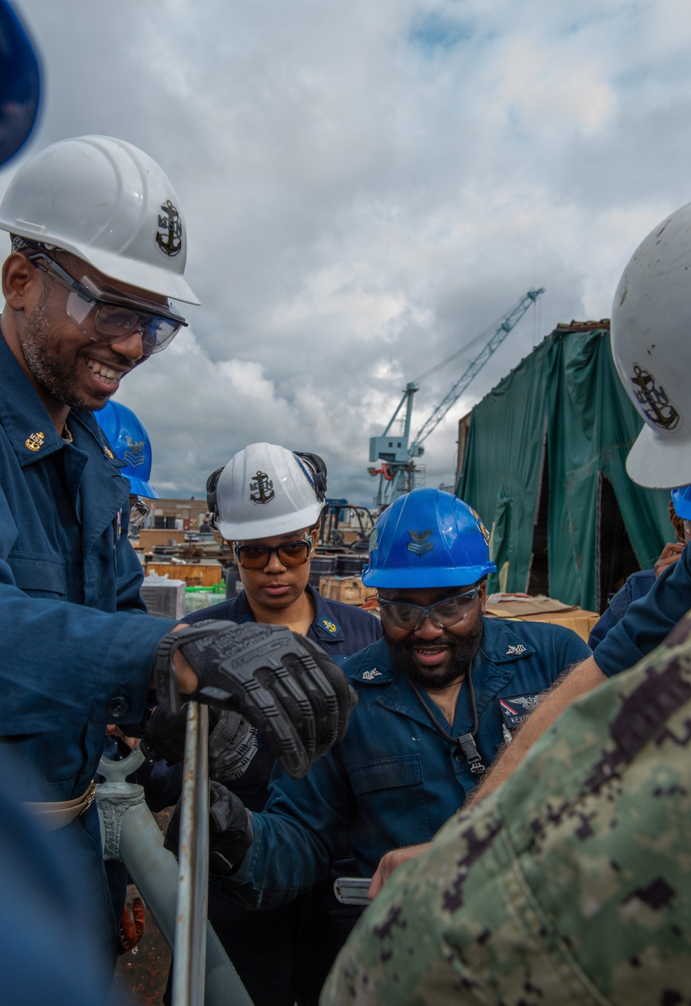 USS John C Stennis (CVN 74) conducts re-reeve evolution