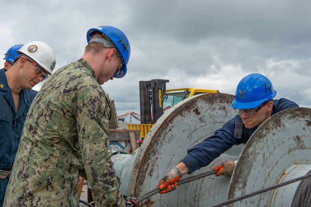 USS John C Stennis (CVN 74) conducts re-reeve evolution