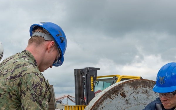 USS John C Stennis (CVN 74) conducts re-reeve evolution