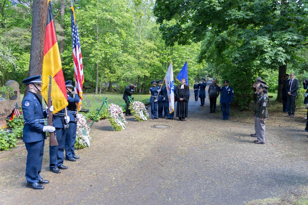German-American community honors children buried at Kaiserslautern Kindergraves memorial
