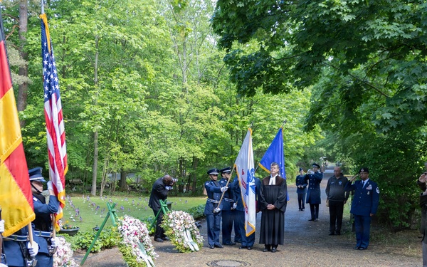 German-American community honors children buried at Kaiserslautern Kindergraves memorial