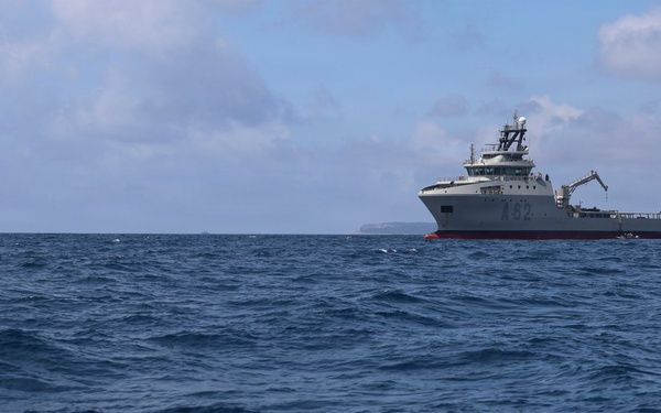 A MK 18 Mod 1 Unmanned Underwater Vehicle operates alongside ESPS Cartagena during ESP MINEX-26