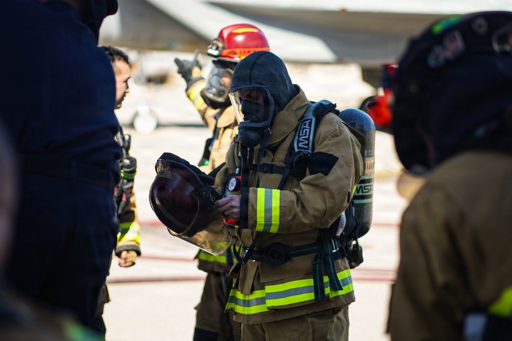 432 Commander and Command Chief obtain live fire training