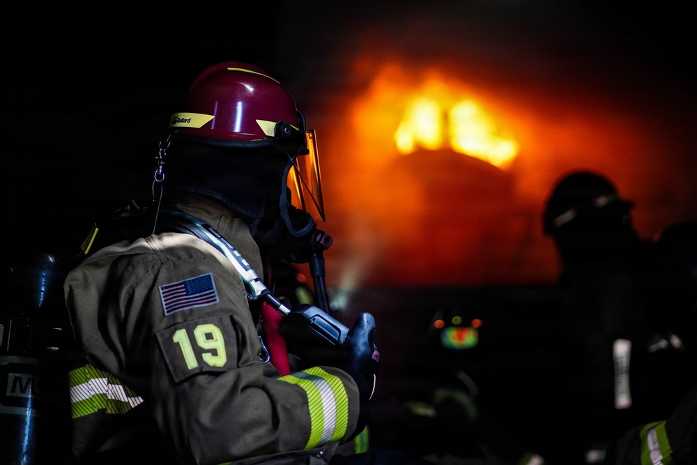 432 Commander and Command Chief obtain live fire training
