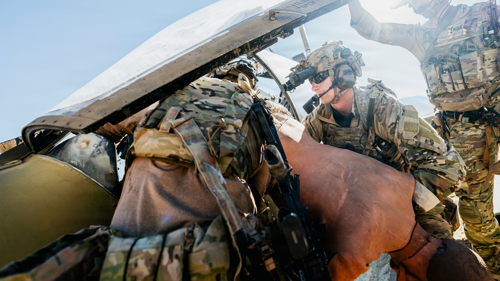EOD Technicians Conduct a CSAR and Ordnance Response Drill