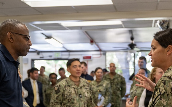 CNIC visits Naval Base San Diego