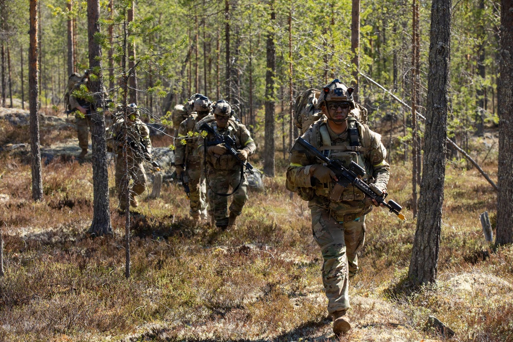 U.S. Soldiers execute multinational infiltration exercise