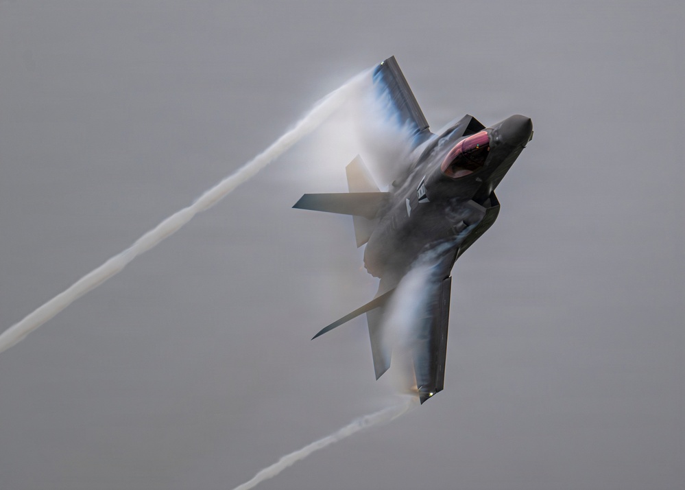 F-35A Demonstration Team Oregon International Airshow