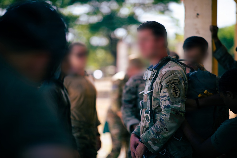 Balikatan 2026: Green Berets and Philippine special operators conduct sustained airborne training