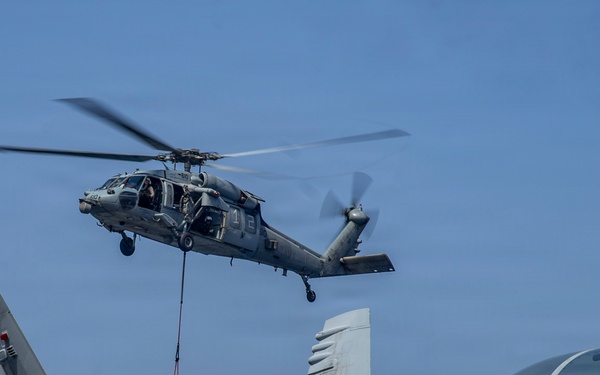 Abraham Lincoln Conducts a Vertical Replenishment with Alan Shepard