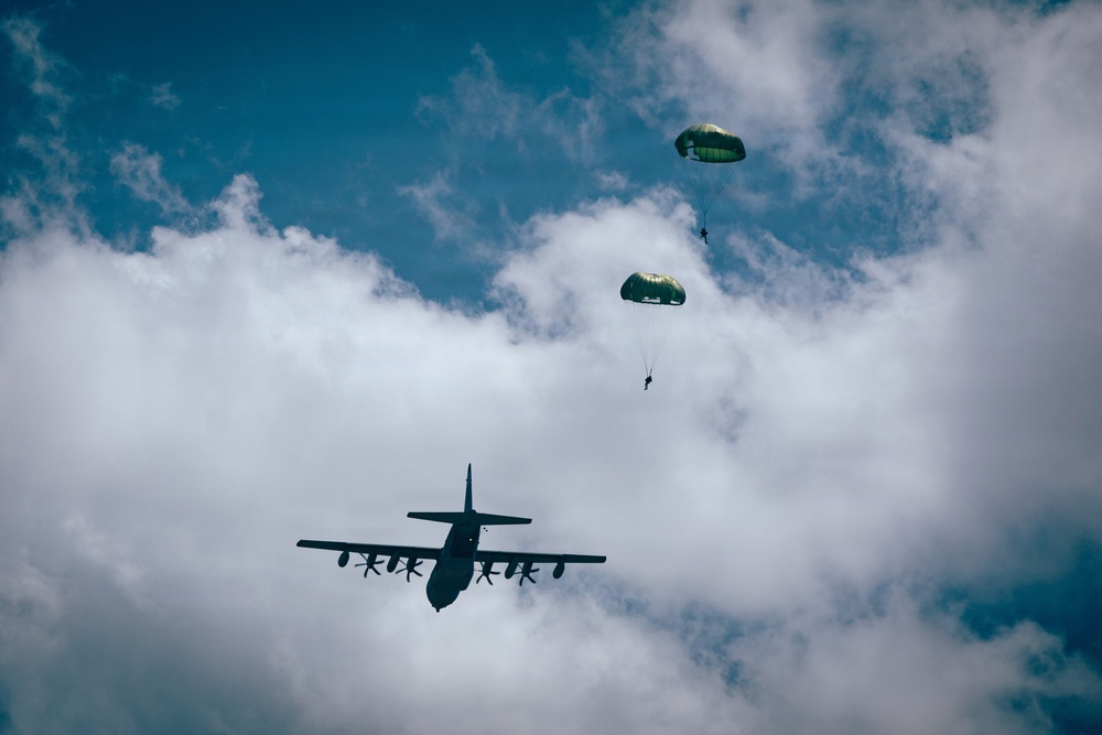 Balikatan 2026: U.S. and Philippine special operators conduct combined airborne operation