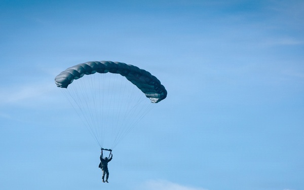 Balikatan 2026: U.S. and Philippine special operators conduct combined airborne operation