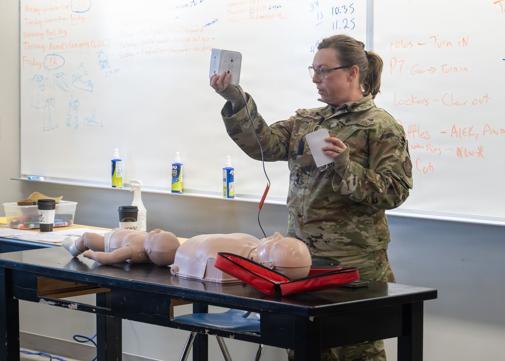 Reserve medics lead CPR class during IRT