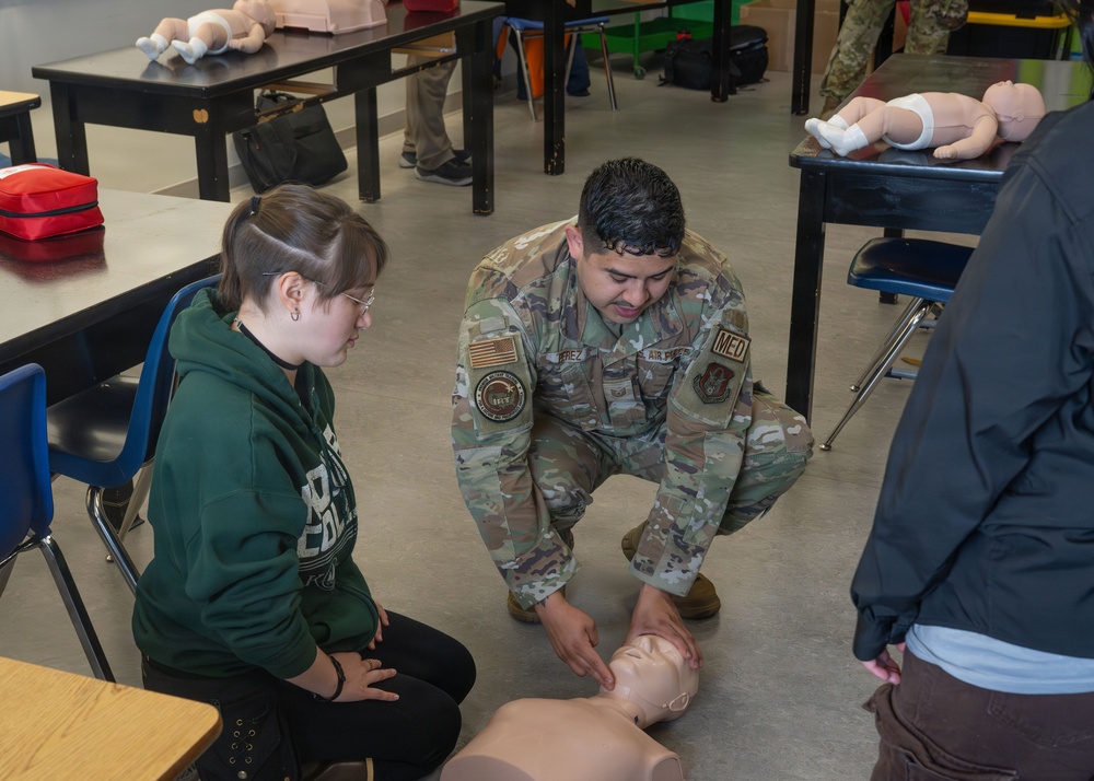 Reserve medics lead CPR class during IRT