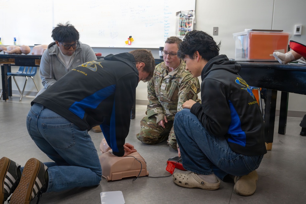 Reserve medics lead CPR class during IRT